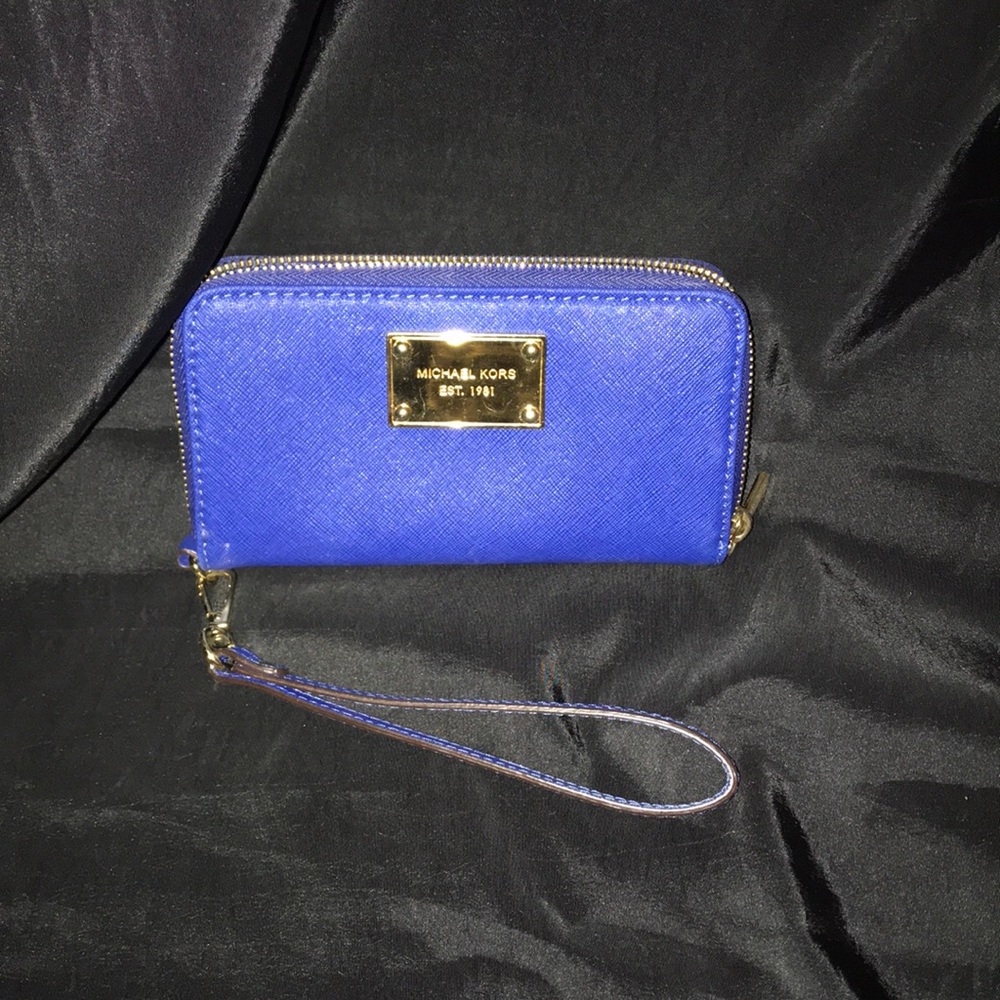 Micheal Kors wristlet